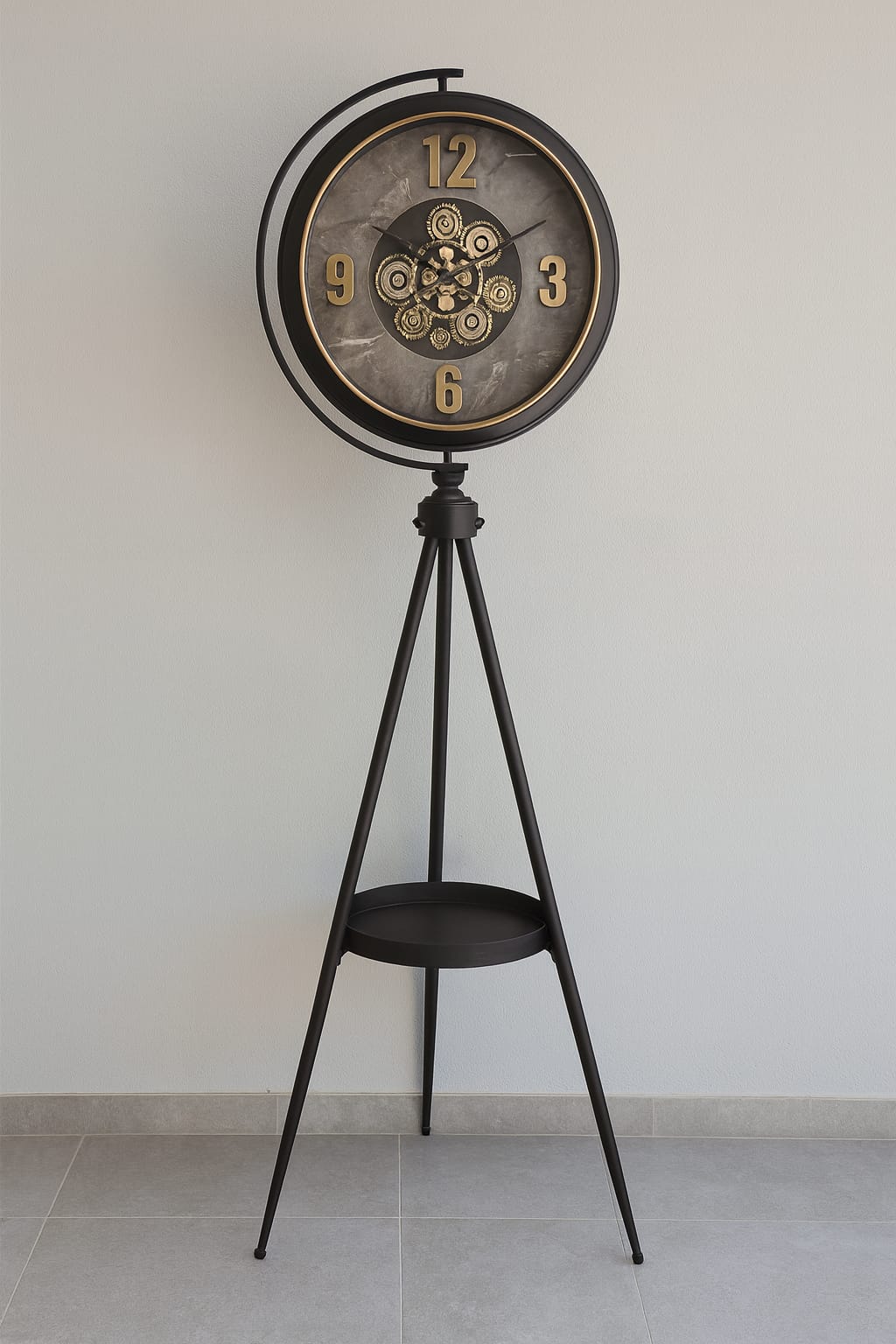 שעון רצפתי תעשייתי עם רגלי טריפוד וגלגלי שיניים – 62×62×192 ס״מ