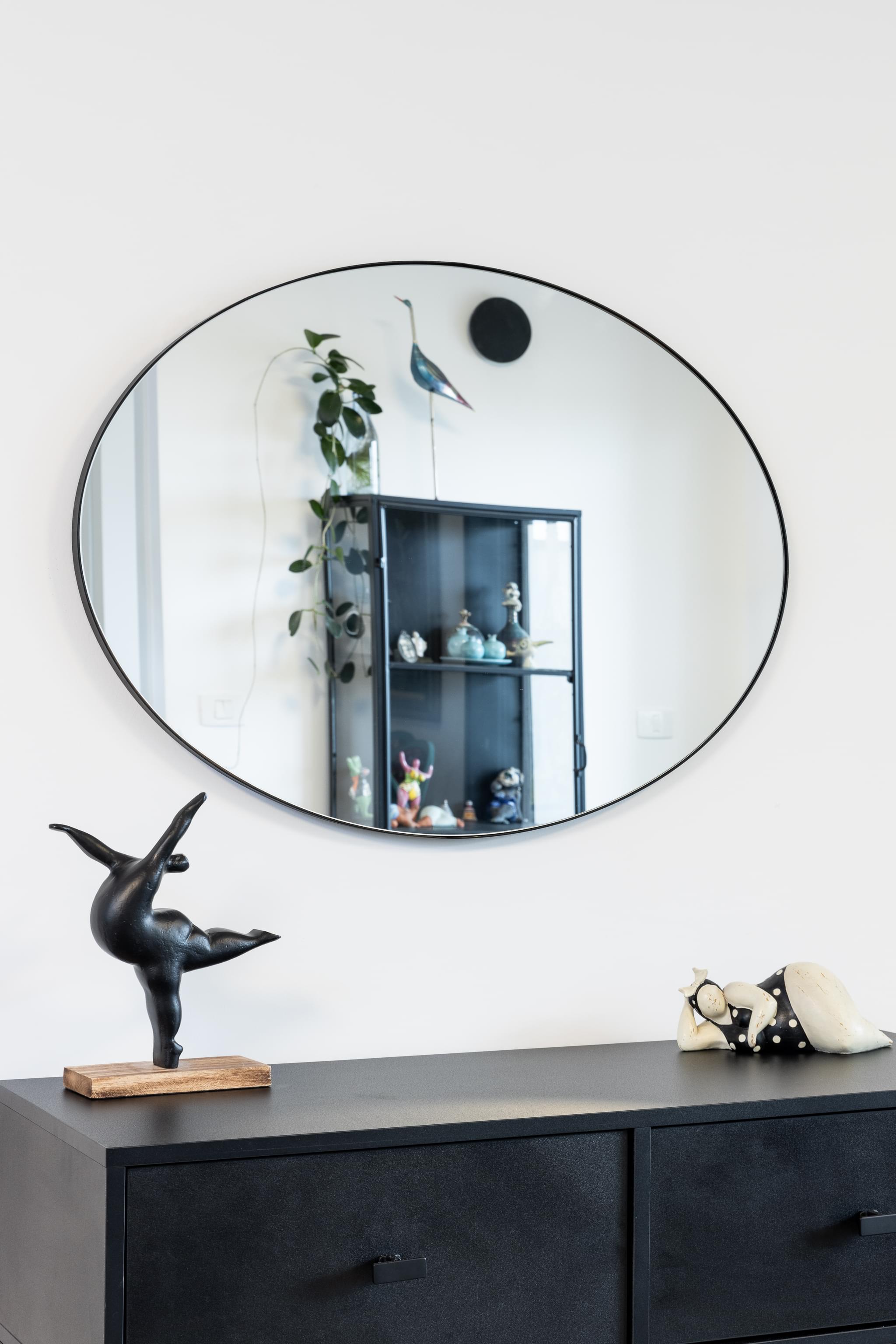 ⁦מראה אליפסה בעיצוב מודרני עם מסגרת דקה⁩ – תמונה ⁦2⁩