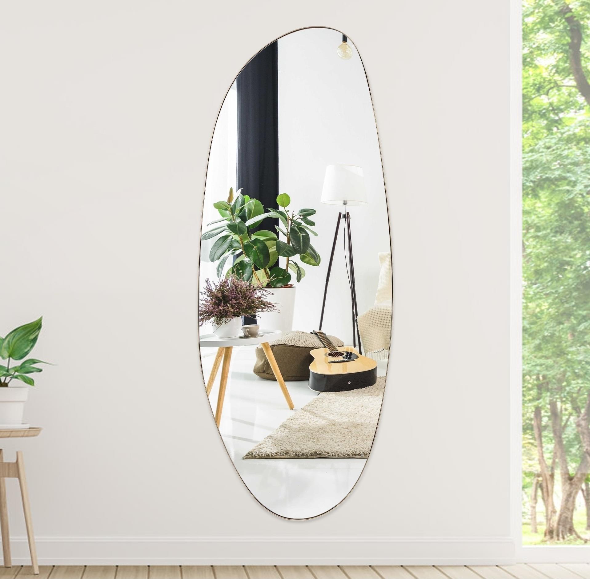 מראה אמורפית עם מסגרת מתכת דקה