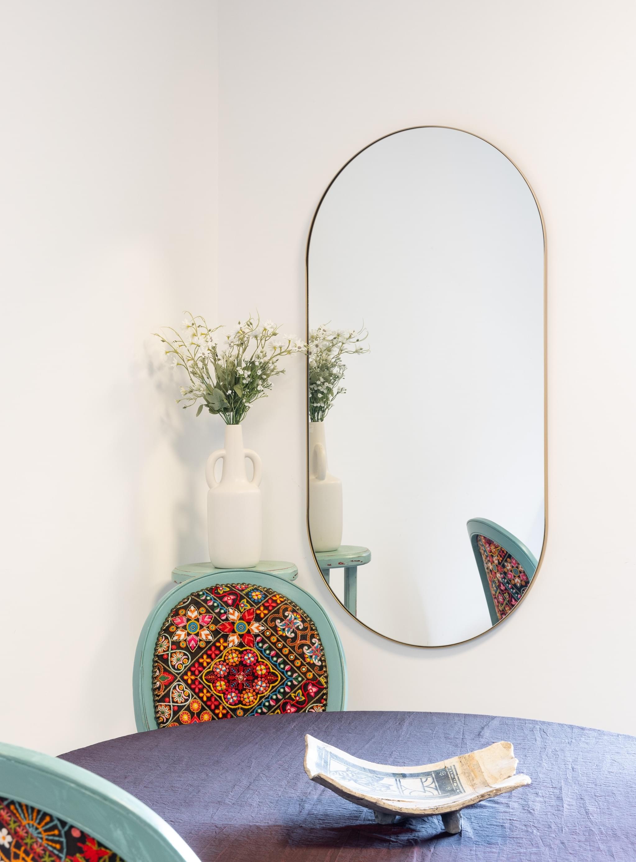 מראה קפסולה בעיצוב מודרני עם מסגרת דקה – תמונה 2